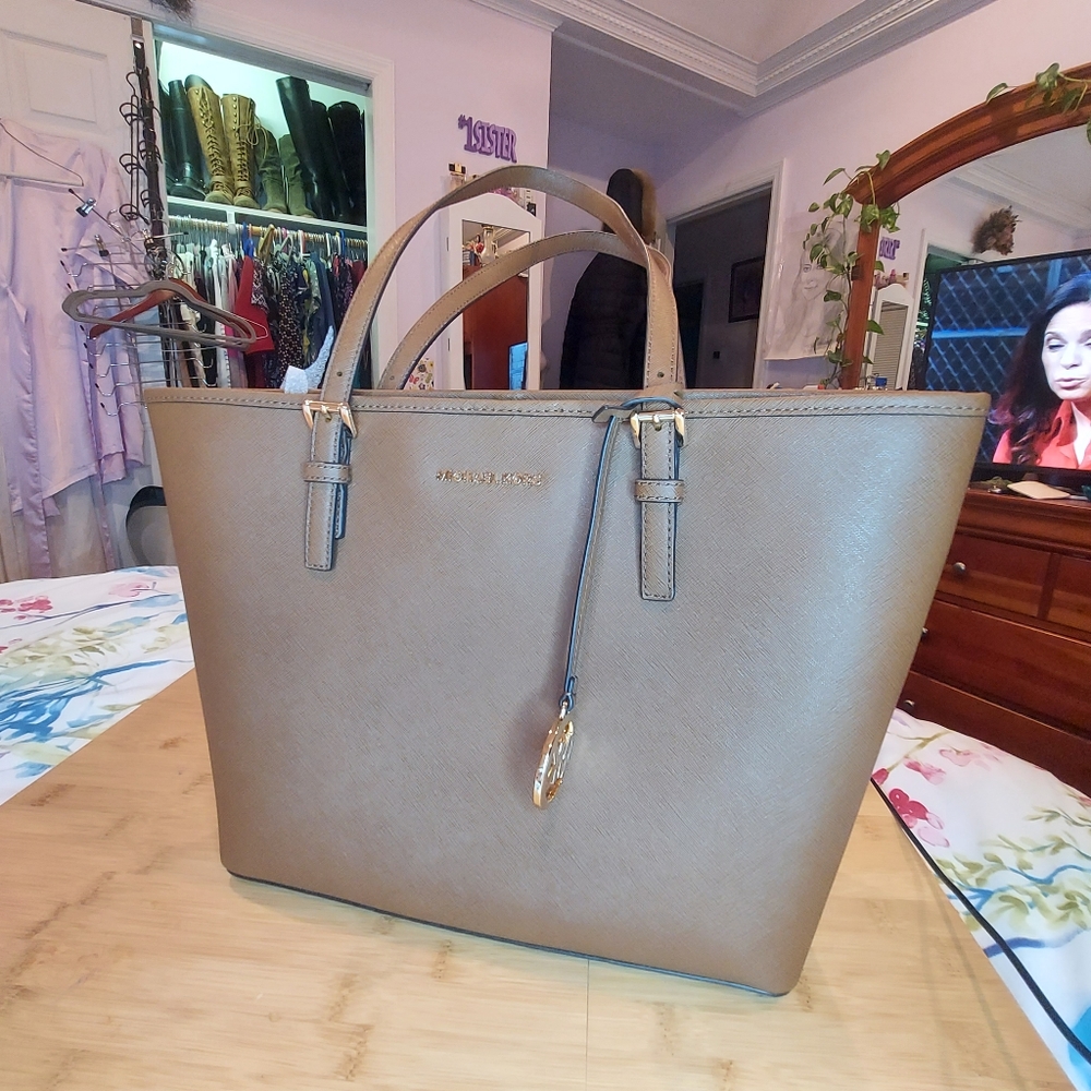 Michael Kors Jet Set Travel Medium Caryall Tote Bag Brown